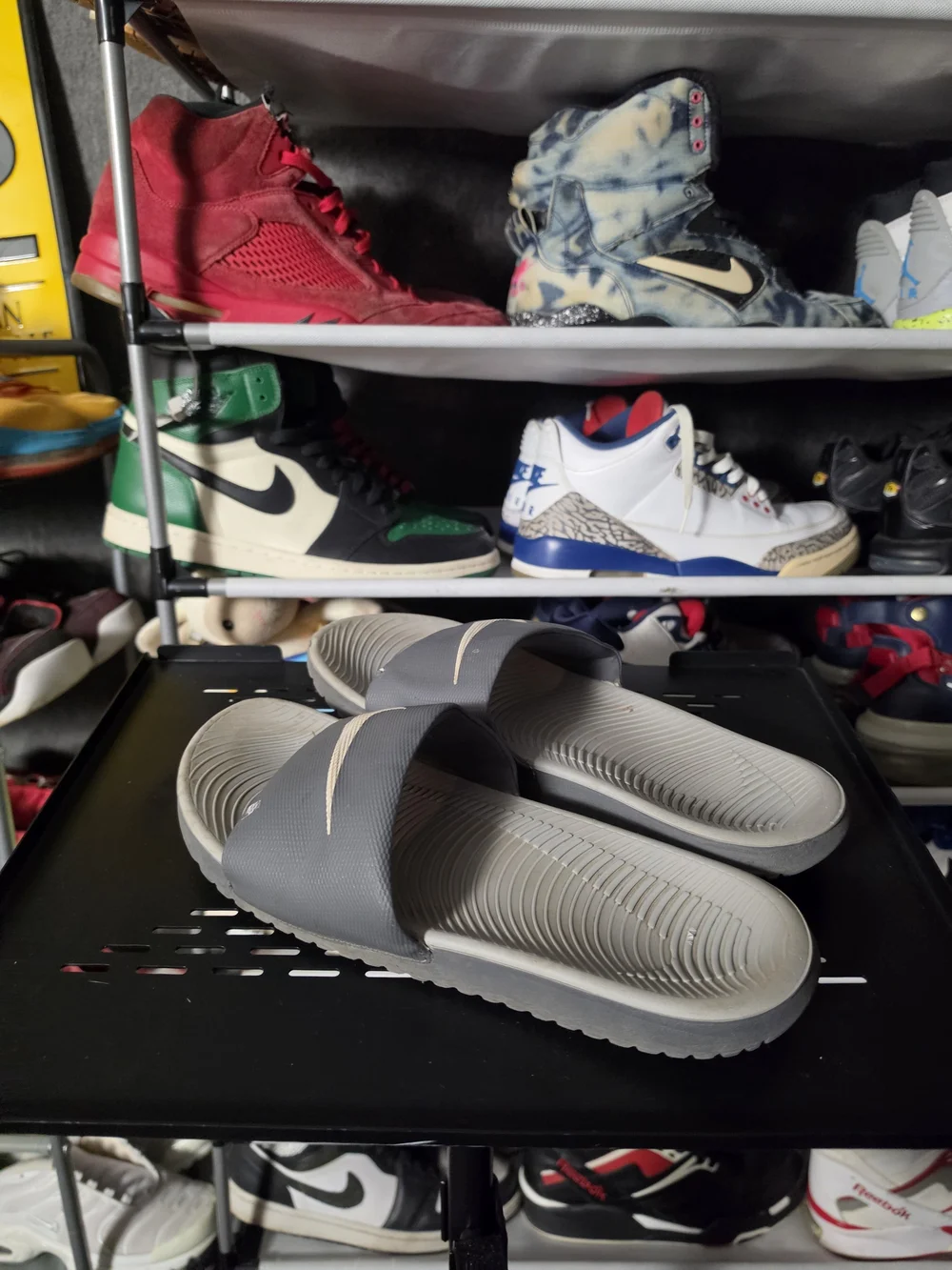 🔥 Nike Solarsoft Men's Size 10 Gray and Metallic Gold Slide Sandals
